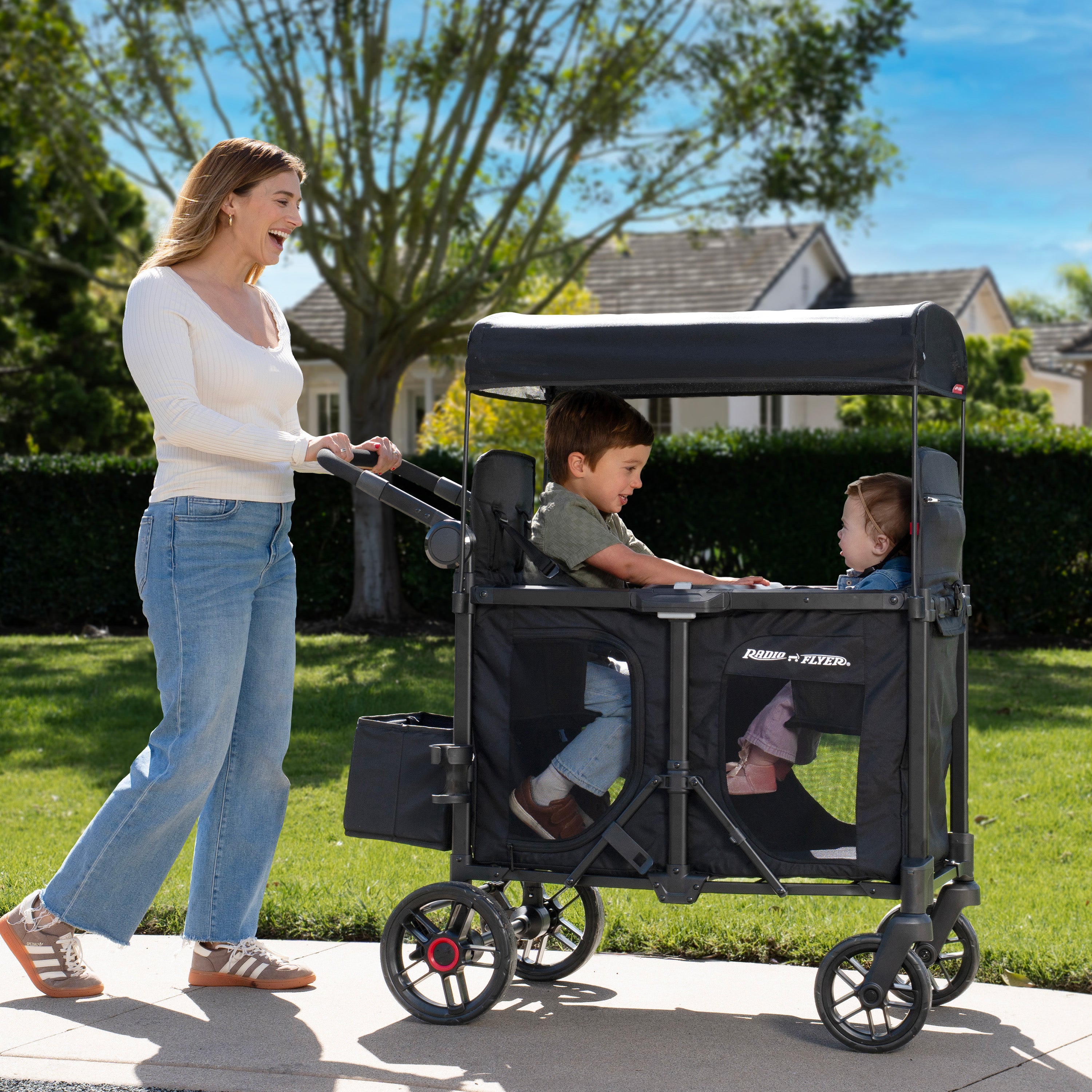 apple　ヴァクトーヴォヤージュ　vaqutaux voyage Voya™ 2.0 XT 2-Seat Stroller Wagon – Radio Flyer