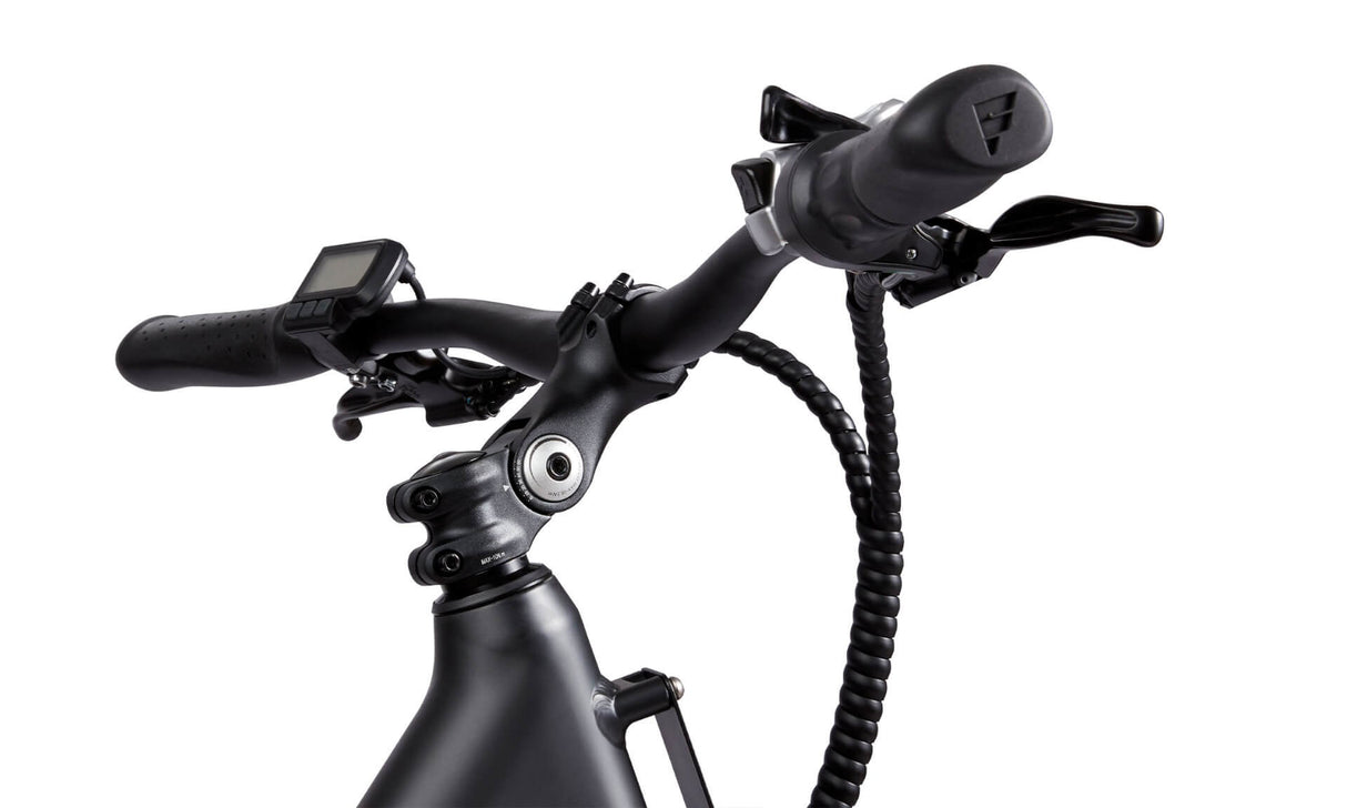 Flyer M880 Black Medium